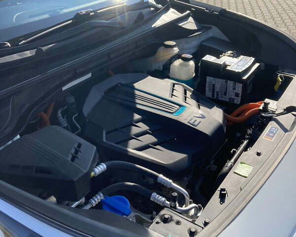 Білий Кіа Niro, об'ємом двигуна 0 л та пробігом 147 тис. км за 18200 $, фото 27 на Automoto.ua