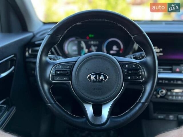 Белый Киа Niro, объемом двигателя 0 л и пробегом 112 тыс. км за 18800 $, фото 14 на Automoto.ua