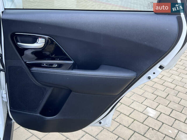 Белый Киа Niro, объемом двигателя 0 л и пробегом 129 тыс. км за 19200 $, фото 24 на Automoto.ua