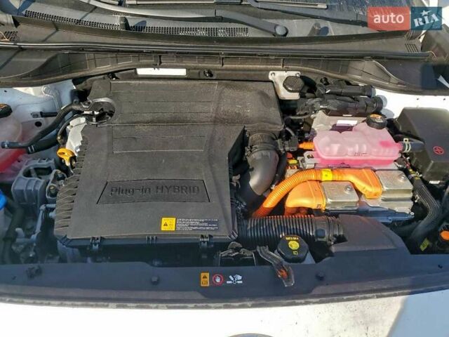 Белый Киа Niro, объемом двигателя 1.6 л и пробегом 58 тыс. км за 4500 $, фото 11 на Automoto.ua