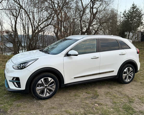 Білий Кіа Niro, об'ємом двигуна 0 л та пробігом 68 тис. км за 21400 $, фото 3 на Automoto.ua