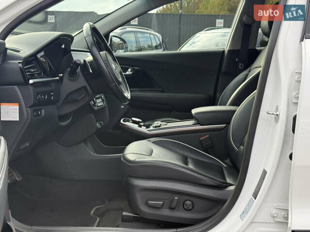 Білий Кіа Niro, об'ємом двигуна 0 л та пробігом 82 тис. км за 23266 $, фото 24 на Automoto.ua
