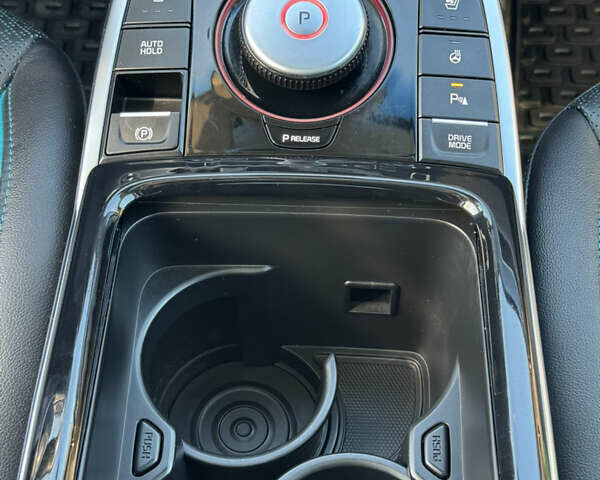 Білий Кіа Niro, об'ємом двигуна 0 л та пробігом 107 тис. км за 20900 $, фото 51 на Automoto.ua