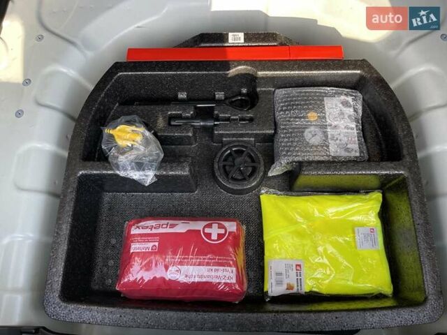 Белый Киа Niro, объемом двигателя 0 л и пробегом 96 тыс. км за 16800 $, фото 58 на Automoto.ua