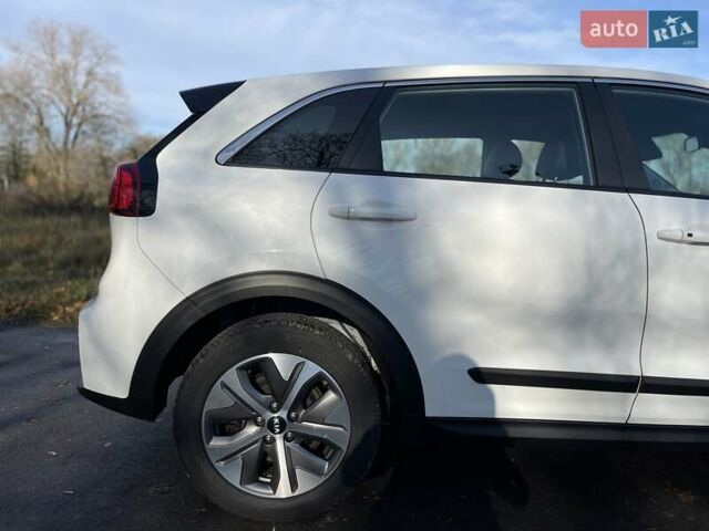 Белый Киа Niro, объемом двигателя 0 л и пробегом 96 тыс. км за 16800 $, фото 21 на Automoto.ua