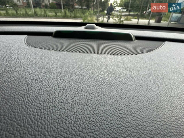 Белый Киа Niro, объемом двигателя 0 л и пробегом 122 тыс. км за 17999 $, фото 44 на Automoto.ua