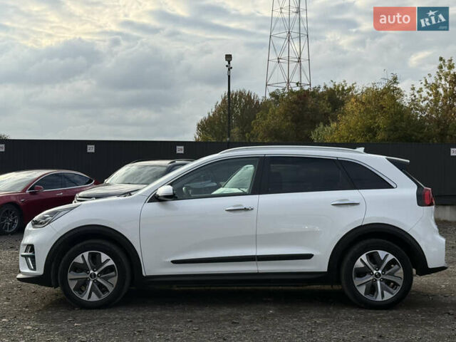 Білий Кіа Niro, об'ємом двигуна 0 л та пробігом 82 тис. км за 23266 $, фото 4 на Automoto.ua