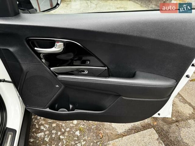 Белый Киа Niro, объемом двигателя 0 л и пробегом 160 тыс. км за 19400 $, фото 53 на Automoto.ua