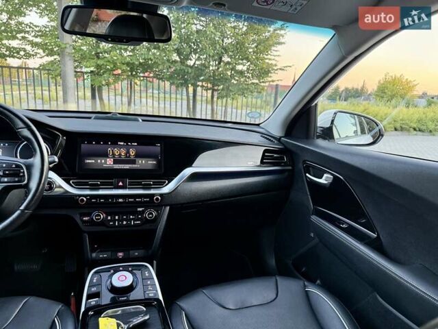 Белый Киа Niro, объемом двигателя 0 л и пробегом 82 тыс. км за 18950 $, фото 108 на Automoto.ua