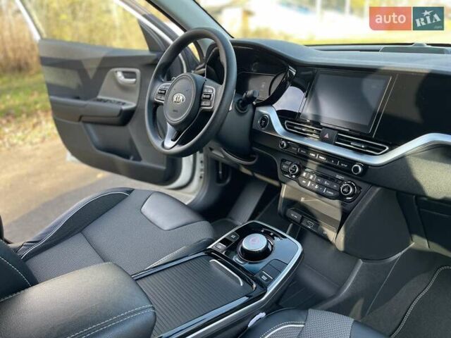 Белый Киа Niro, объемом двигателя 0 л и пробегом 96 тыс. км за 16800 $, фото 38 на Automoto.ua