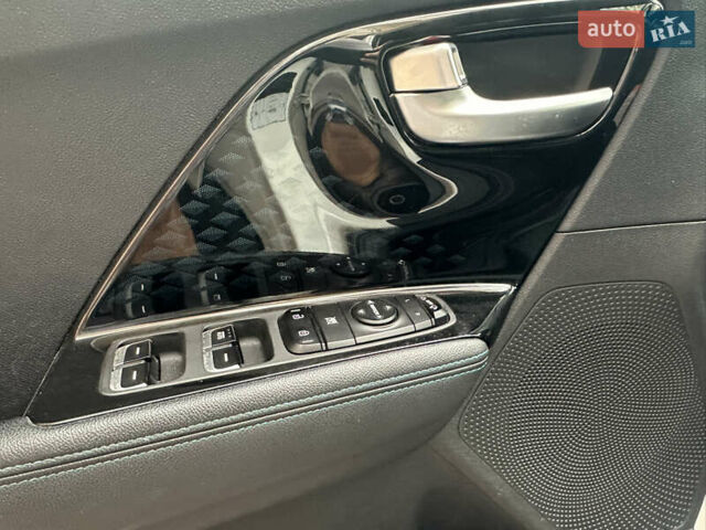 Белый Киа Niro, объемом двигателя 0 л и пробегом 122 тыс. км за 17999 $, фото 23 на Automoto.ua
