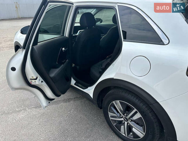 Белый Киа Niro, объемом двигателя 1.6 л и пробегом 40 тыс. км за 25150 $, фото 10 на Automoto.ua