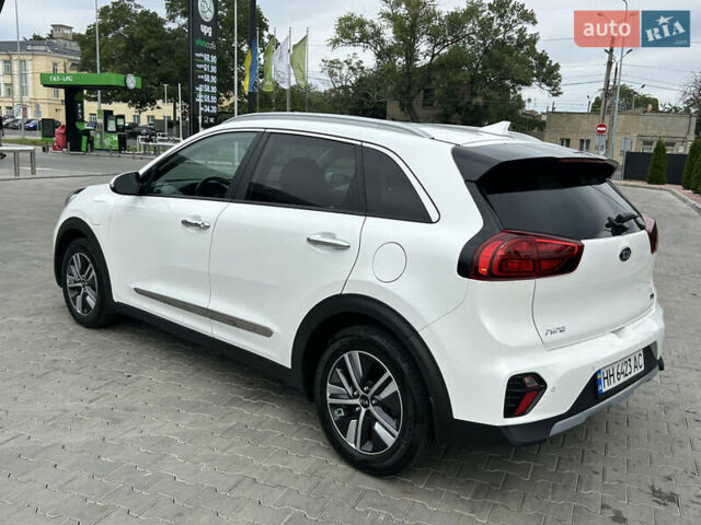 Белый Киа Niro, объемом двигателя 1.58 л и пробегом 54 тыс. км за 22900 $, фото 8 на Automoto.ua