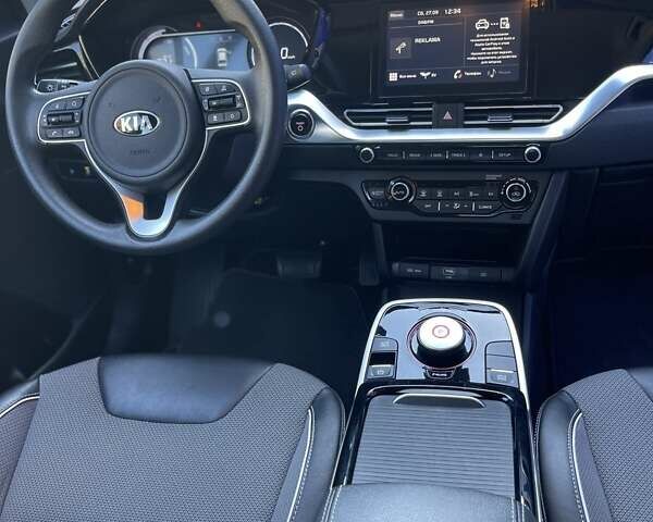 Белый Киа Niro, объемом двигателя 0 л и пробегом 95 тыс. км за 16500 $, фото 60 на Automoto.ua