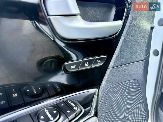 Белый Киа Niro, объемом двигателя 0 л и пробегом 82 тыс. км за 18950 $, фото 47 на Automoto.ua