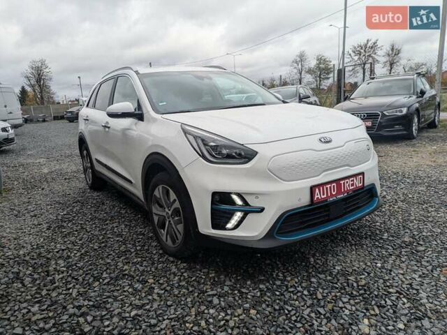 Білий Кіа Niro, об'ємом двигуна 0 л та пробігом 50 тис. км за 17300 $, фото 9 на Automoto.ua