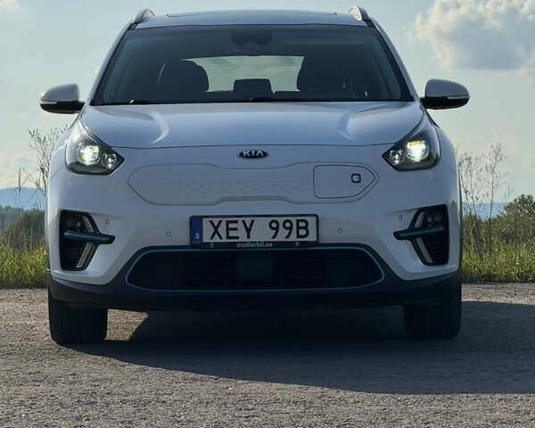 Білий Кіа Niro, об'ємом двигуна 0 л та пробігом 107 тис. км за 20900 $, фото 4 на Automoto.ua