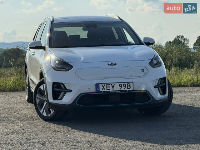 Білий Кіа Niro, об'ємом двигуна 0 л та пробігом 107 тис. км за 20900 $, фото 6 на Automoto.ua