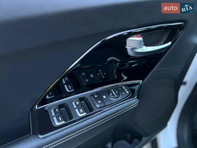 Белый Киа Niro, объемом двигателя 0 л и пробегом 112 тыс. км за 18800 $, фото 18 на Automoto.ua