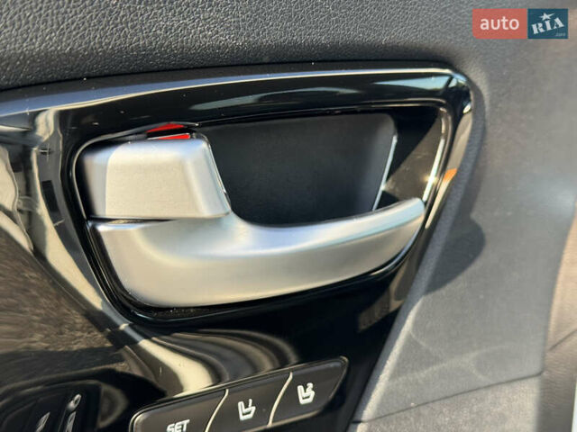 Білий Кіа Niro, об'ємом двигуна 0 л та пробігом 107 тис. км за 20900 $, фото 25 на Automoto.ua