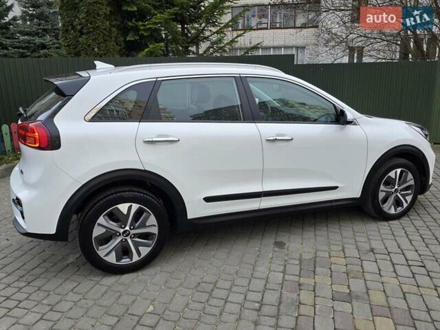 Белый Киа Niro, объемом двигателя 0 л и пробегом 149 тыс. км за 17499 $, фото 5 на Automoto.ua