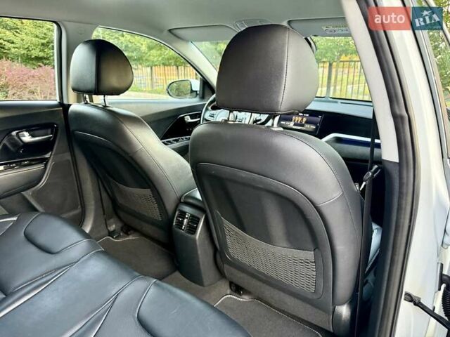 Белый Киа Niro, объемом двигателя 0 л и пробегом 82 тыс. км за 18950 $, фото 98 на Automoto.ua