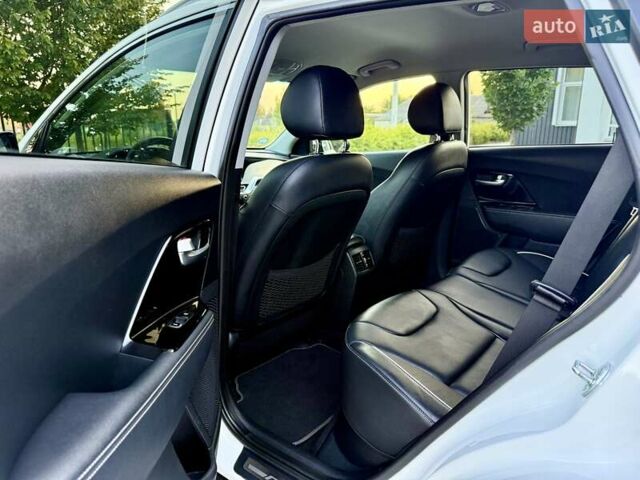 Белый Киа Niro, объемом двигателя 0 л и пробегом 82 тыс. км за 18950 $, фото 102 на Automoto.ua