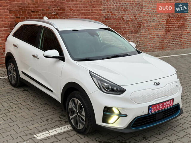 Білий Кіа Niro, об'ємом двигуна 0 л та пробігом 118 тис. км за 20500 $, фото 4 на Automoto.ua