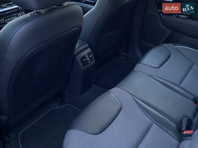 Білий Кіа Niro, об'ємом двигуна 0 л та пробігом 68 тис. км за 20750 $, фото 36 на Automoto.ua