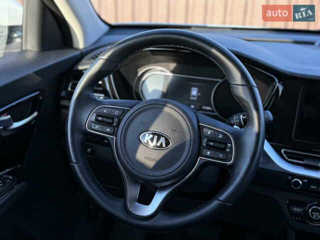 Білий Кіа Niro, об'ємом двигуна 0 л та пробігом 121 тис. км за 18950 $, фото 1 на Automoto.ua