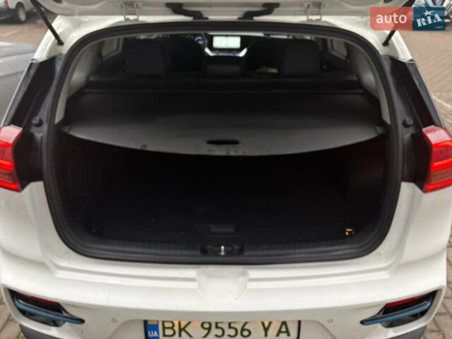 Білий Кіа Niro, об'ємом двигуна 0 л та пробігом 52 тис. км за 20500 $, фото 35 на Automoto.ua