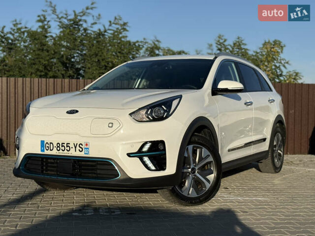 Білий Кіа Niro, об'ємом двигуна 0 л та пробігом 121 тис. км за 18950 $, фото 5 на Automoto.ua