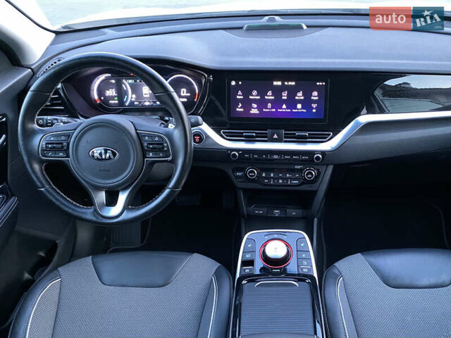 Білий Кіа Niro, об'ємом двигуна 0 л та пробігом 68 тис. км за 20750 $, фото 33 на Automoto.ua