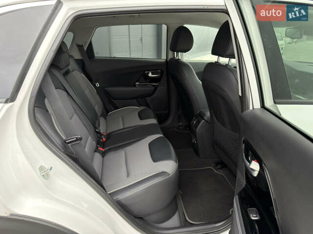 Белый Киа Niro, объемом двигателя 0 л и пробегом 39 тыс. км за 23400 $, фото 62 на Automoto.ua