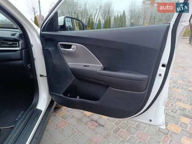 Белый Киа Niro, объемом двигателя 0 л и пробегом 34 тыс. км за 19999 $, фото 53 на Automoto.ua