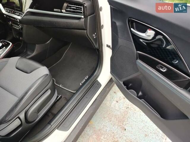 Білий Кіа Niro, об'ємом двигуна 0 л та пробігом 75 тис. км за 19700 $, фото 46 на Automoto.ua