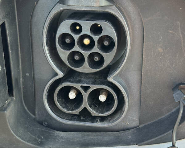 Білий Кіа Niro, об'ємом двигуна 0 л та пробігом 107 тис. км за 20900 $, фото 67 на Automoto.ua