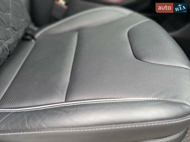 Білий Кіа Niro, об'ємом двигуна 0 л та пробігом 60 тис. км за 22900 $, фото 9 на Automoto.ua