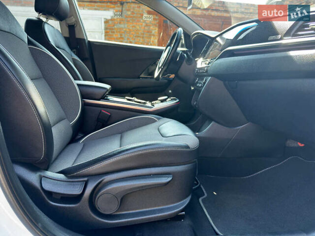 Белый Киа Niro, объемом двигателя 0 л и пробегом 140 тыс. км за 17800 $, фото 70 на Automoto.ua