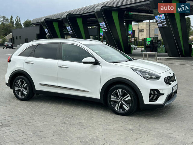 Белый Киа Niro, объемом двигателя 1.58 л и пробегом 54 тыс. км за 22900 $, фото 12 на Automoto.ua