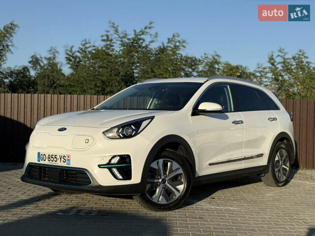 Білий Кіа Niro, об'ємом двигуна 0 л та пробігом 121 тис. км за 18950 $, фото 3 на Automoto.ua