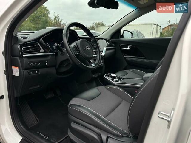 Белый Киа Niro, объемом двигателя 0 л и пробегом 56 тыс. км за 23400 $, фото 30 на Automoto.ua