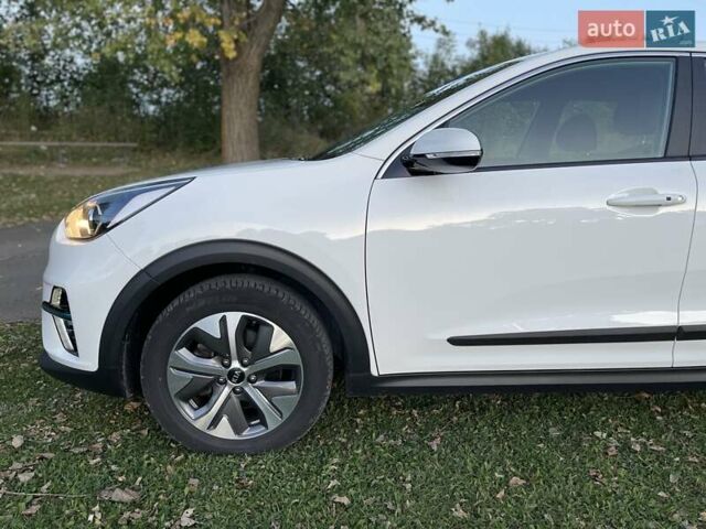 Белый Киа Niro, объемом двигателя 0 л и пробегом 95 тыс. км за 16500 $, фото 3 на Automoto.ua