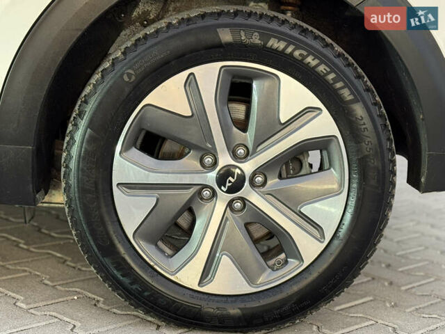 Белый Киа Niro, объемом двигателя 0 л и пробегом 113 тыс. км за 17800 $, фото 38 на Automoto.ua