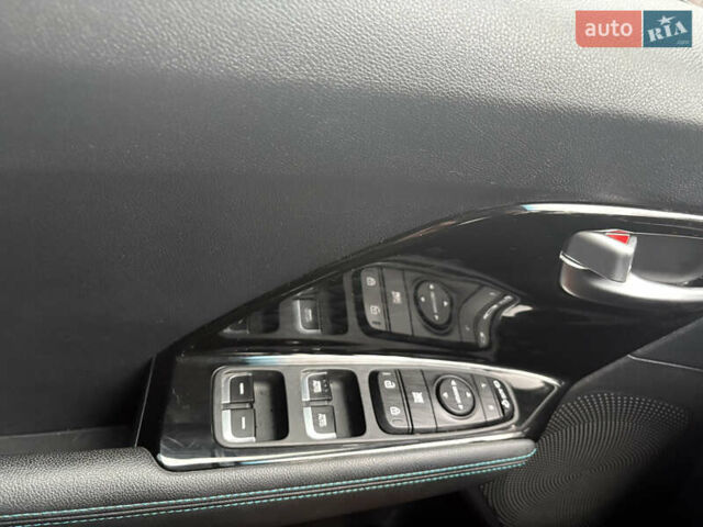 Білий Кіа Niro, об'ємом двигуна 0 л та пробігом 52 тис. км за 20500 $, фото 43 на Automoto.ua