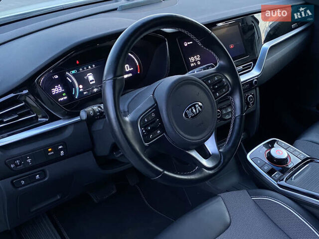 Білий Кіа Niro, об'ємом двигуна 0 л та пробігом 68 тис. км за 20750 $, фото 29 на Automoto.ua