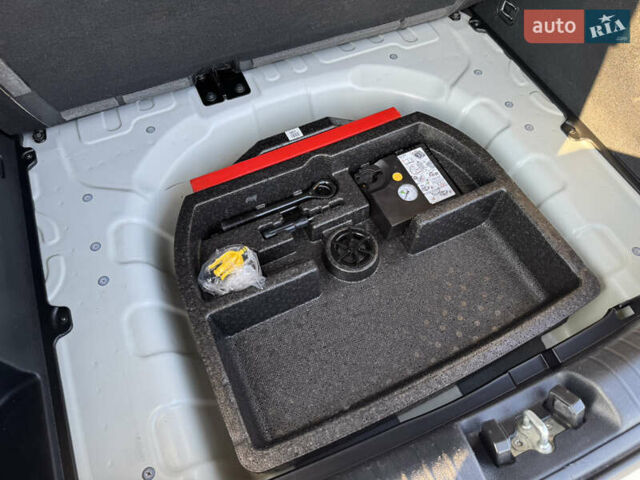 Білий Кіа Niro, об'ємом двигуна 0 л та пробігом 107 тис. км за 20900 $, фото 70 на Automoto.ua