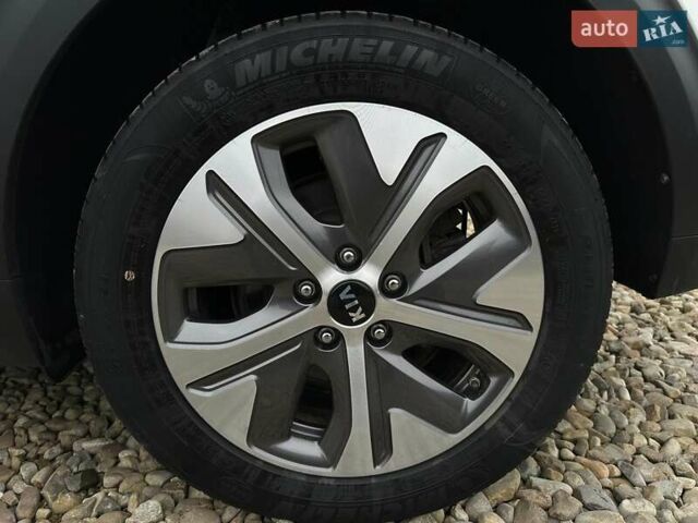 Белый Киа Niro, объемом двигателя 0 л и пробегом 56 тыс. км за 23400 $, фото 24 на Automoto.ua