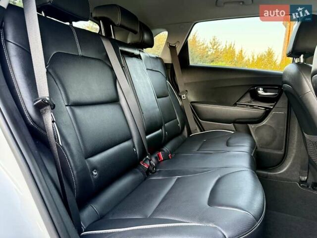 Белый Киа Niro, объемом двигателя 0 л и пробегом 82 тыс. км за 18950 $, фото 96 на Automoto.ua