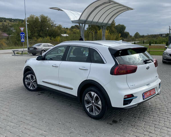 Белый Киа Niro, объемом двигателя 0 л и пробегом 120 тыс. км за 17700 $, фото 5 на Automoto.ua